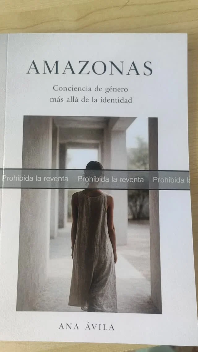 Este libro nace de una intuición sencilla.Que quizá algunas de las divisiones más profundas de la experiencia humana no puedan comprenderse solo desde las ideas.Durante mucho tiempo intentamos entender las diferencias humanas desde sistemas culturales, desde teorías, desde posiciones intelectuales que intentan ordenar lo que somos.Y, sin embargo, el cuerpo siempre ha estado ahí.Registrando antes de que podamos interpretar.http://por-que-leer-amazonas-libro-cuerpo-conciencia/#amazonaslibro #amazonas #autoraanaavila