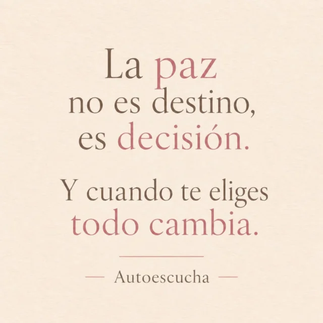 Hay mujeres que pasan media vida intentando encajar en una versión de sí mismas que ya no les pertenece.Mujeres que aprendieron a sostener, a cuidar, a responder, a estar disponibles… mientras su mundo interior esperaba en silencio a ser escuchado.Y un día, casi sin darse cuenta, algo cambia.No porque la vida se vuelva perfecta.
No porque desaparezcan los problemas.
Sino porque por primera vez empiezan a habitarse desde otro lugar.Un lugar donde ya no necesitan mendigar amor.
Ni correr detrás de validaciones.
Ni anestesiar el vacío con ruido, exigencia o dependencia emocional.Entonces aparece la paz.Una paz distinta.
Más madura.
Más serena.
Más encarnada.La paz de quien empieza a sentirse “la flor que siempre quiso en su jardín”.Eso está ocurriendo dentro de AutoEscucha.Mujeres que están cerrando ciclos.
Reconociéndose.
Dándose aquello que no recibieron.
Aprendiendo a mirarse con más verdad y menos juicio.Mujeres que entienden que sanar no es convertirse en alguien diferente…
sino regresar a sí mismas.Y quizás por eso muchas empiezan a sentir algo muy profundo:
que somos pioneras.No porque tengamos todas las respuestas.
Sino porque estamos abriendo un camino distinto para lo femenino.Un camino donde el cuerpo importa.
Donde la paz es brújula.
Donde escucharse deja de ser un lujo y se convierte en una responsabilidad hacia una misma… y hacia la vida.A veces esa transformación empieza con algo muy pequeño:
una conversación luminosa,
un límite sano,
un baile inesperado,
mirarte al espejo con ternura,
o sentir que alguien, aunque seas tú misma, por fin te está viendo.Y ahí sucede.La mujer deja de sobrevivir…
y empieza a sentirse viva.AutoEscucha Forever 🌿#Autoescucha
#PazInterior
#MujerConsciente
